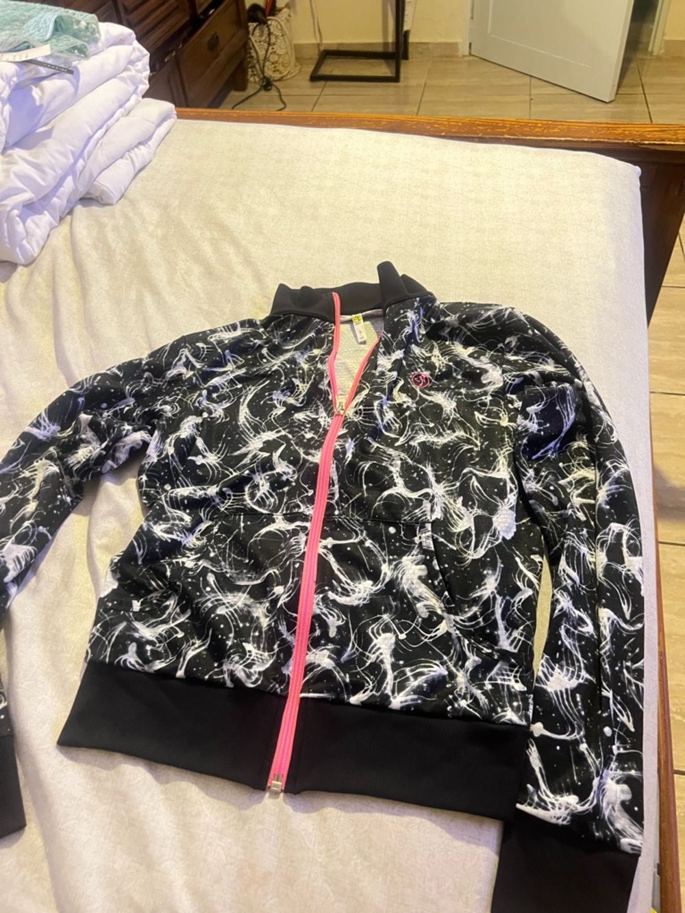 Zumba Black & Pink Graphic Zip Jacket